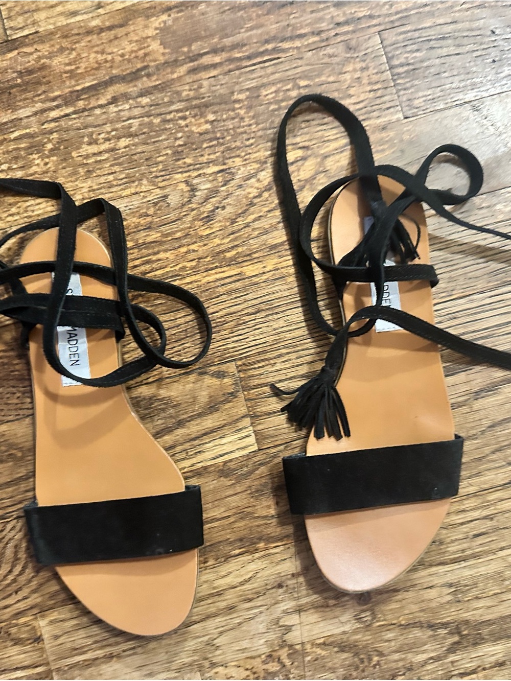 Steve Madden Black Lace-Up Suede Flat Sandals with tassel detail. Size 7